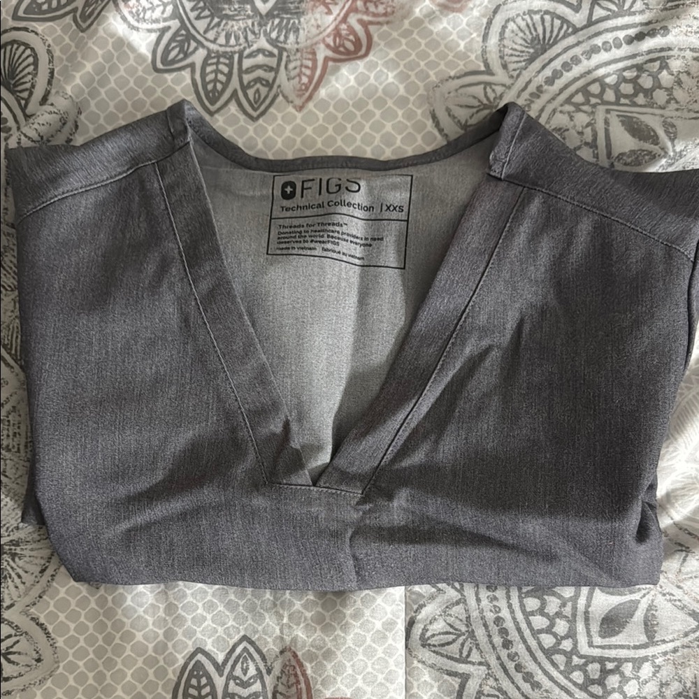 FIGS Three-Pocket Scrubs Top - Picture 5 of 5